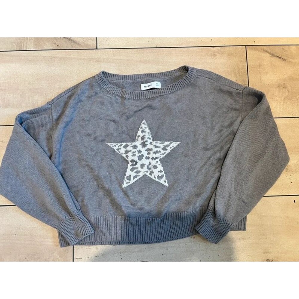 Hollister Leopard Star Knit Sweater – Size XXS